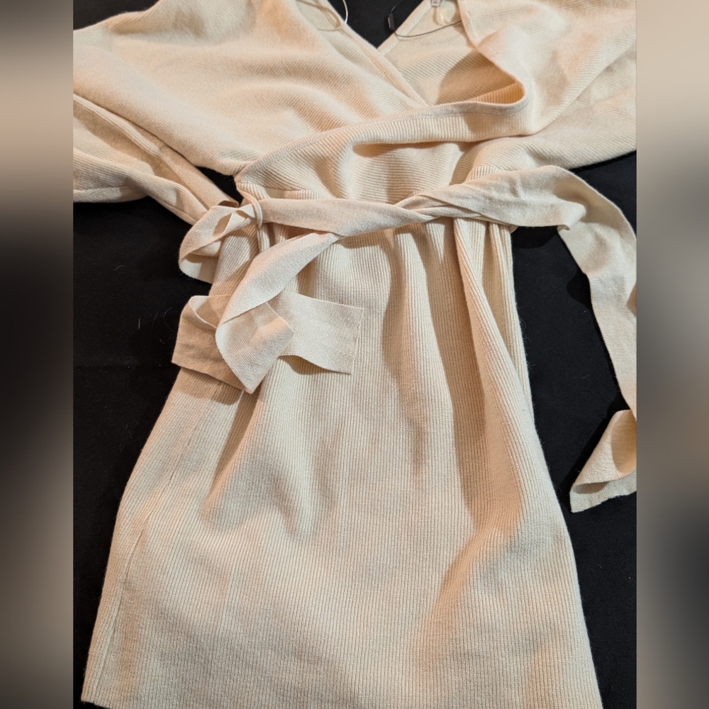 Fashion Nova Beige Knit Belted V-Neck Long Sleeve Women's‎ dress Size M - Picture 5 of 5